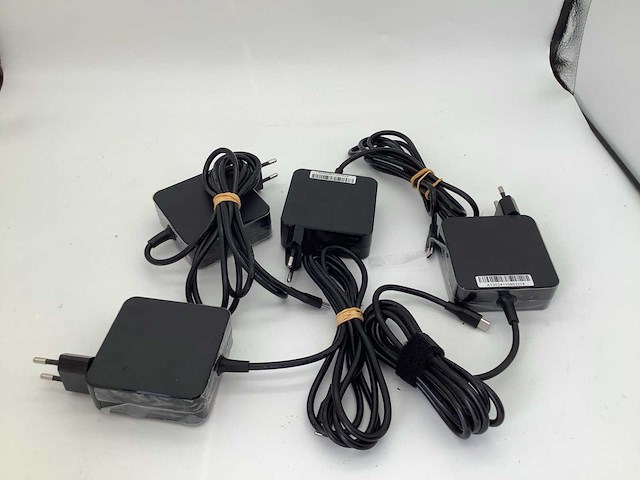 Universeel usb c usb c laptop adapter (4x) - afbeelding 1 van  3
