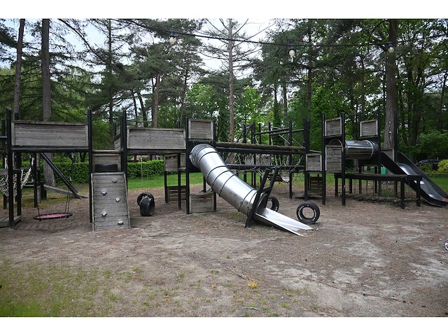 Universeel xl speeltoestel met glijbanen, klimtoestellen en kabelbaan - afbeelding 1 van  16