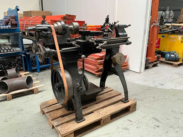 Universele draaibank - afbeelding 1 van  9