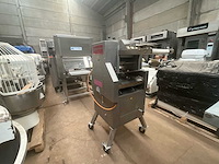 Universum deegvorm-/rolmachine deegvormmachine - afbeelding 4 van  7