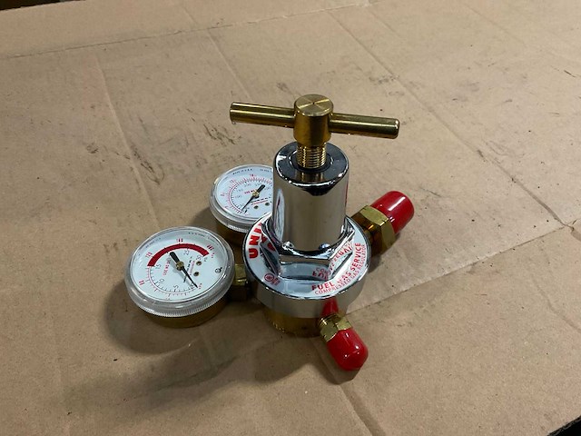 Uniweld regulator - afbeelding 2 van  4