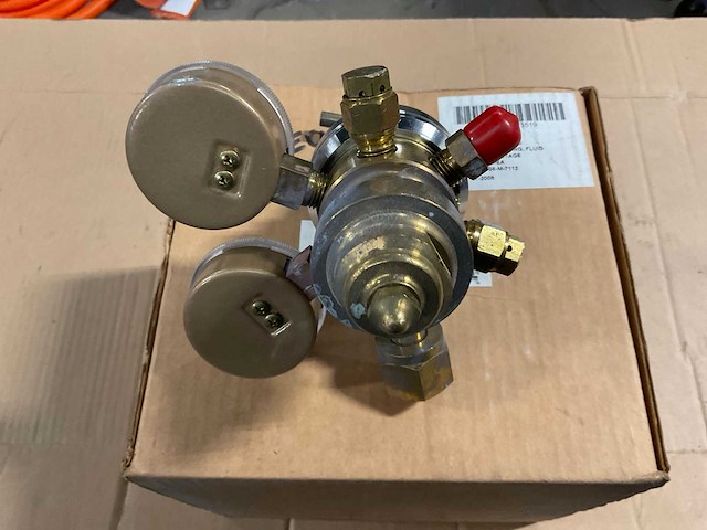 Uniweld regulator - afbeelding 1 van  4