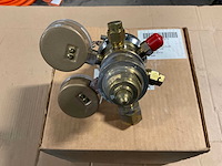 Uniweld regulator - afbeelding 1 van  4