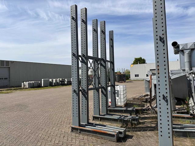 Unknown - draagarmstelling - afbeelding 3 van  13