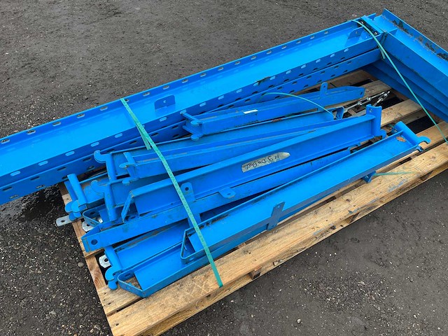 Unknown - draagarmstelling - afbeelding 1 van  7