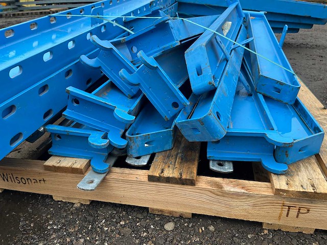 Unknown - draagarmstelling - afbeelding 7 van  7