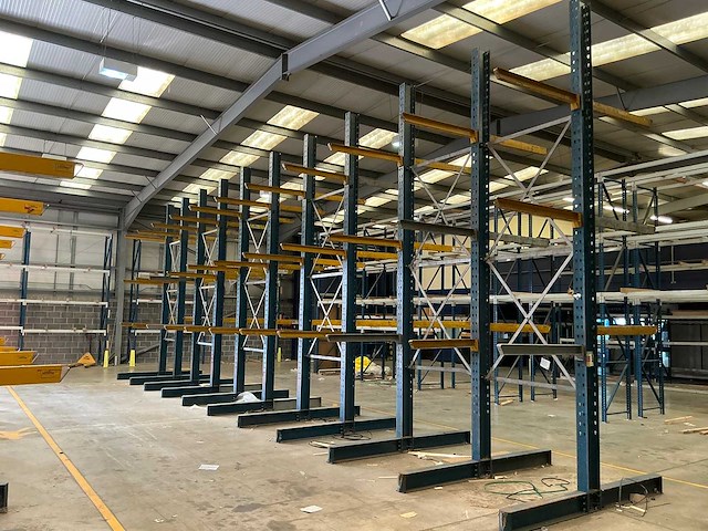 Unknown - draagarmstelling - afbeelding 2 van  9