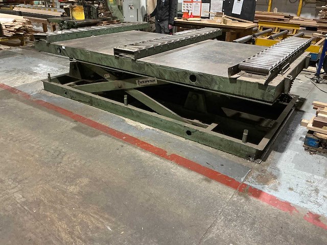 Unknown - lifting platforms - afbeelding 1 van  1
