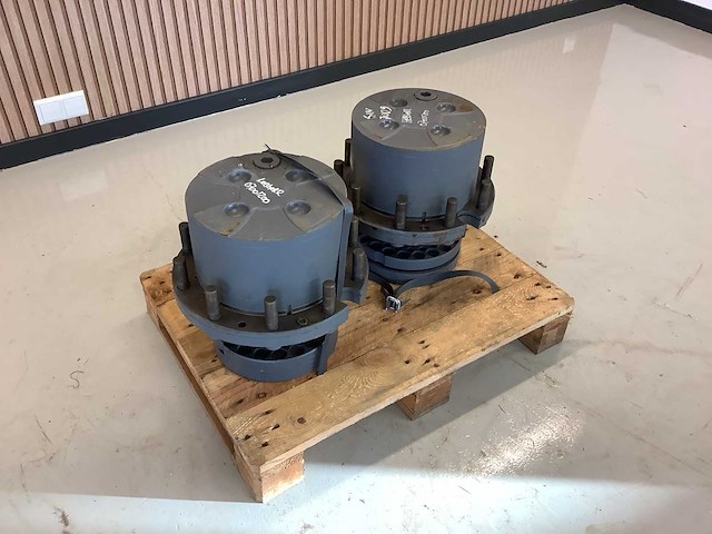 Unused 2x liebherr 914 eindvertraging - afbeelding 1 van  9