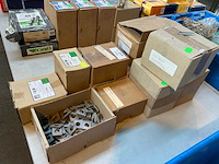 Upat bevestigingsmateriaal en nagels (11x) - afbeelding 1 van  5