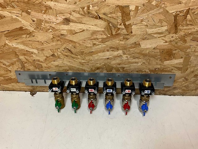 Uponor combi port hybride aansluitbeugel - afbeelding 6 van  7