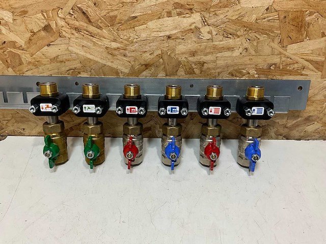 Uponor combi port hybride aansluitbeugel - afbeelding 2 van  7