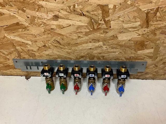 Uponor combi port hybride aansluitbeugel - afbeelding 6 van  7