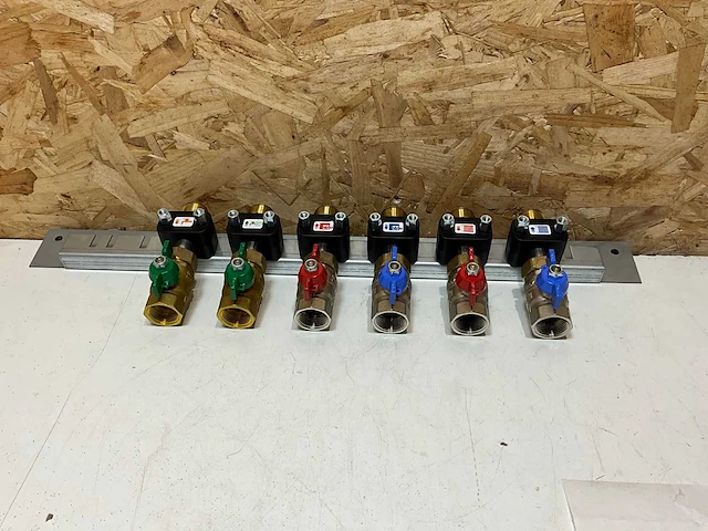 Uponor combi port hybride aansluitbeugel - afbeelding 7 van  7