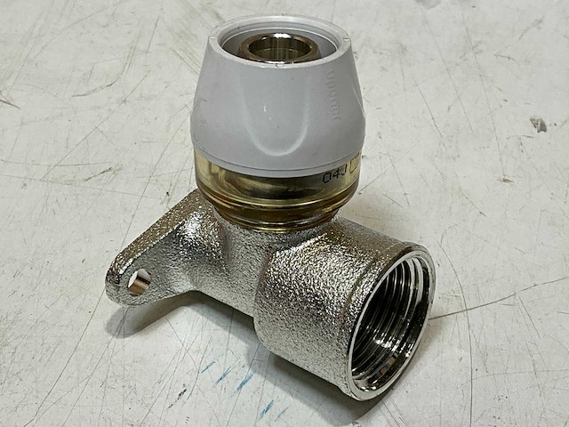 Uponor muurplaat met flens rtm messing 20mmx3/4"bn. (18x) - afbeelding 1 van  6