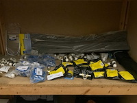 Uponor partij divers installatiemateriaal - afbeelding 1 van  5