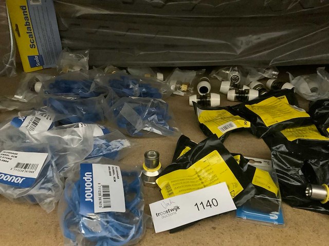 Uponor partij divers installatiemateriaal - afbeelding 2 van  5