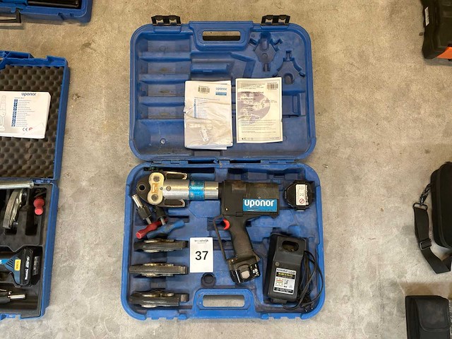 Uponor up 75 persmachine - afbeelding 1 van  5