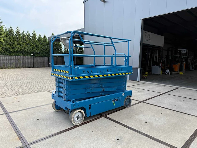 Upright - x 32 n 99 - 11.75m werkhoogte - hoogwerker - afbeelding 1 van  4