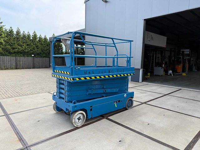 Upright - x 32 n 99 - 11.75m werkhoogte - hoogwerker - afbeelding 1 van  4
