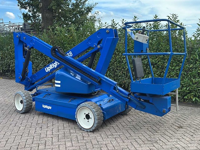 Upright ab38 hoogwerker - afbeelding 1 van  7
