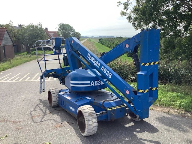 Upright ab38 hoogwerker - afbeelding 1 van  4