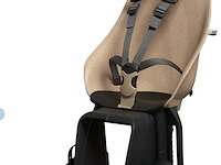 Urban iki bio fietsstoeltje achter ta-ke dragermontage oishi beige/ bincho zwart - afbeelding 1 van  3