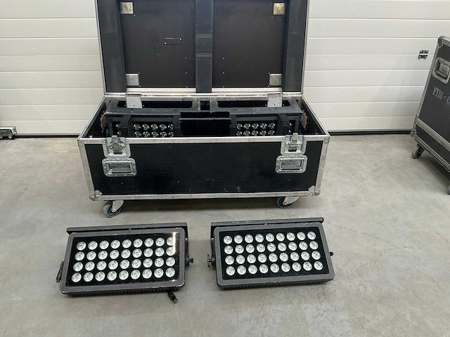 Urc 300 rgbw 18 ip67 citywash (4x) - afbeelding 1 van  4