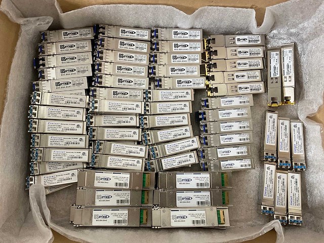 Us critical / finisar mix model network transceivers - check description (105x) - afbeelding 1 van  5