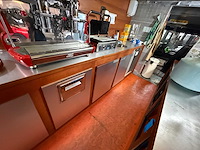 Utilimaster - curb-side mobiele koffie corner met toegangsdeur aan de passagierszijde - afbeelding 13 van  16