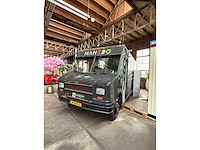 Utilimaster - curb-side mobiele koffie corner met toegangsdeur aan de passagierszijde - afbeelding 1 van  16