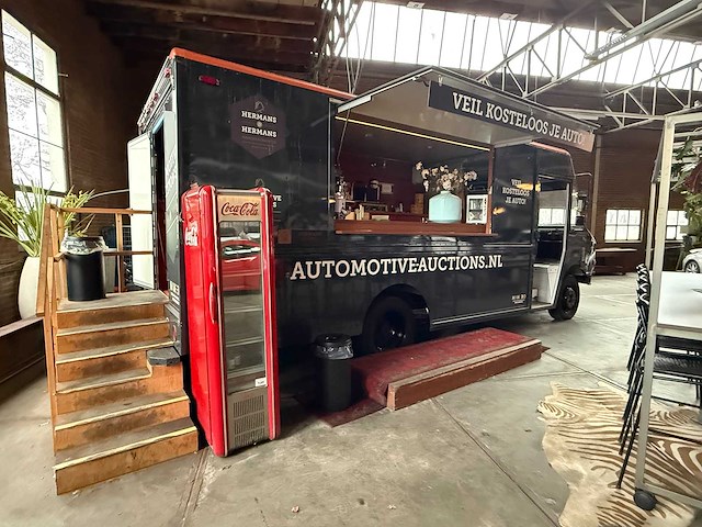 Utilimaster - curb-side mobiele koffie corner met toegangsdeur aan de passagierszijde - afbeelding 7 van  16