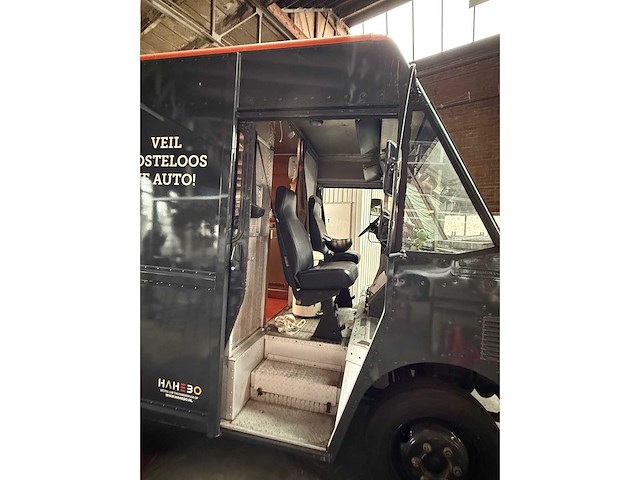 Utilimaster - curb-side mobiele koffie corner met toegangsdeur aan de passagierszijde - afbeelding 10 van  16