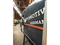 Utilimaster - curb-side mobiele koffie corner met toegangsdeur aan de passagierszijde - afbeelding 11 van  16