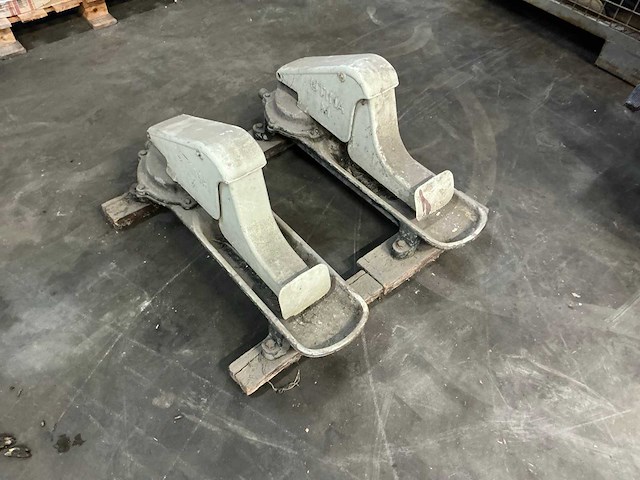 Utina antieke koeien waterbakken (2x) - afbeelding 1 van  5