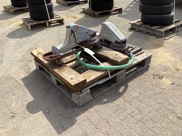 Utina rundvee weidepompen (2x) - afbeelding 1 van  4