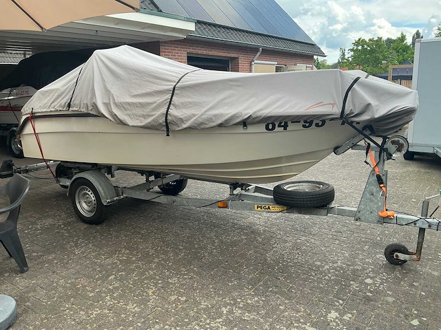 Uttern 4602 consoleboot met pega boottrailer - afbeelding 23 van  27