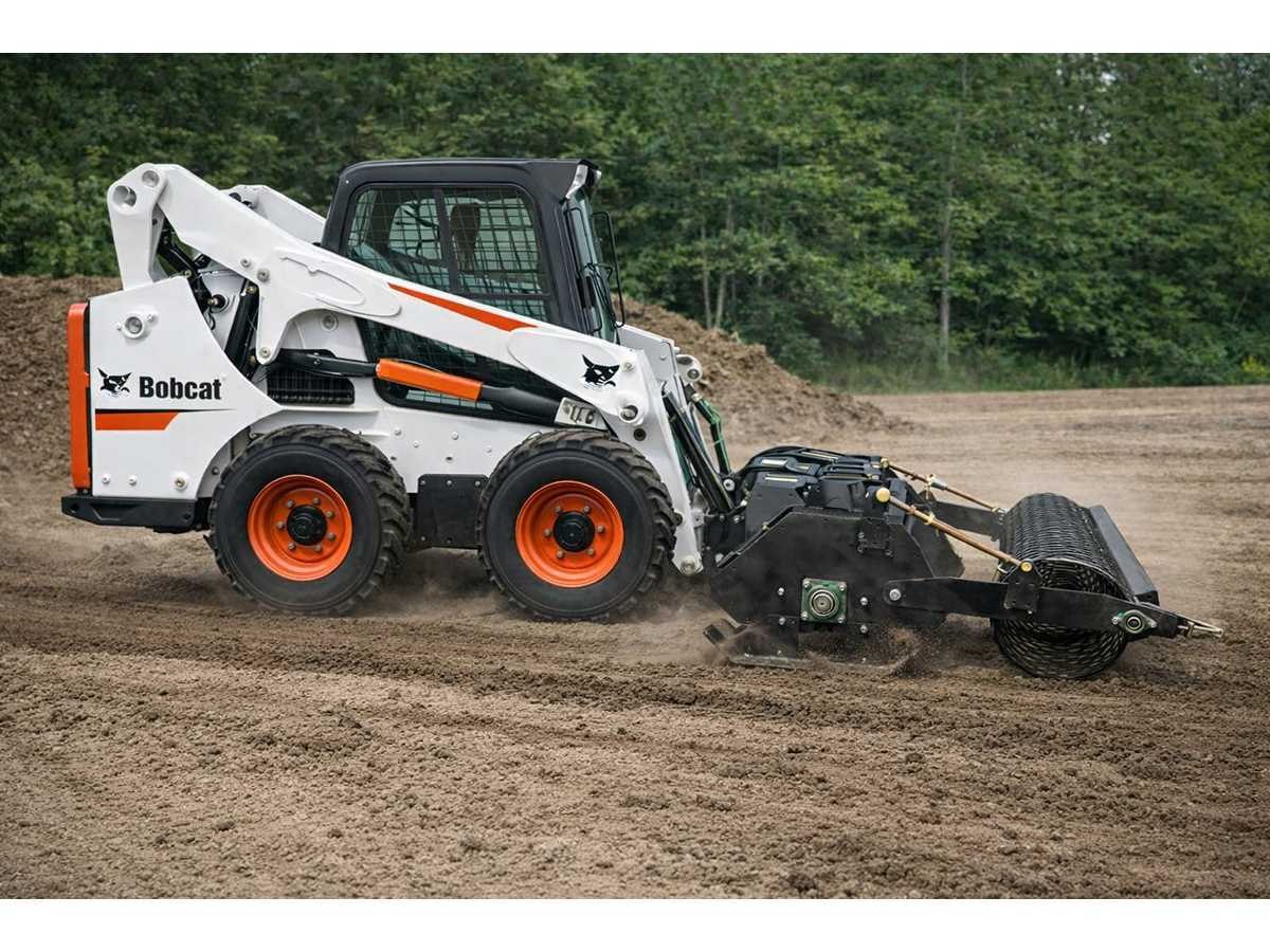 Utv, heftruck, grondverzetmaterieel, kantoorunits, opslagshelters, hydraulische aanbouwdelen en gereedschappen