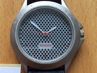 Uurwerk toyota reclame - afbeelding 2 van  2