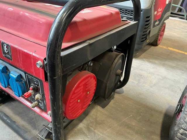 Uw2200gg benzine aggregaat 2 kva - afbeelding 9 van  12