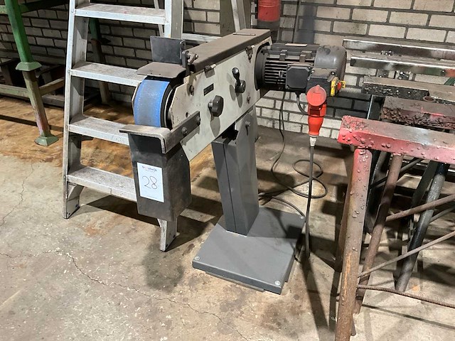 Uwm 75 backstand bandschuurmachine - afbeelding 1 van  7