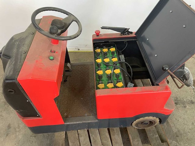 Uzhou - 2010 - elektrische trekker - afbeelding 4 van  5