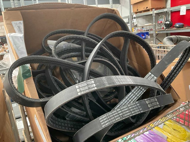 V- belts (51x) - afbeelding 1 van  4