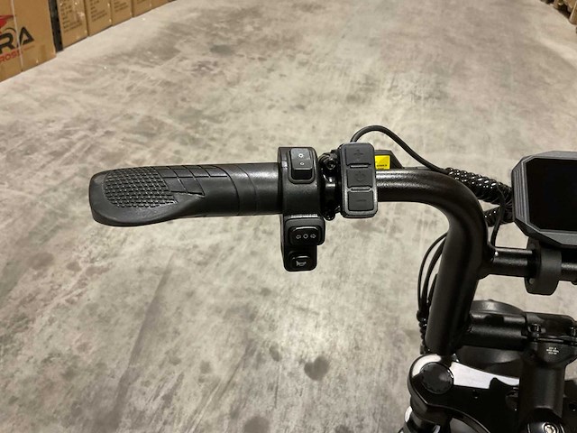 V20 - mini - black - elektrische fiets - afbeelding 3 van  22