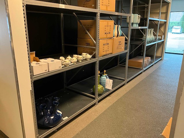 Vaas (84x) - afbeelding 1 van  19