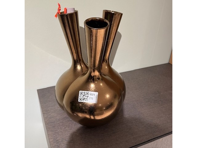 Vaas cor unum, mama vase, goud, by roderick vos - afbeelding 5 van  5