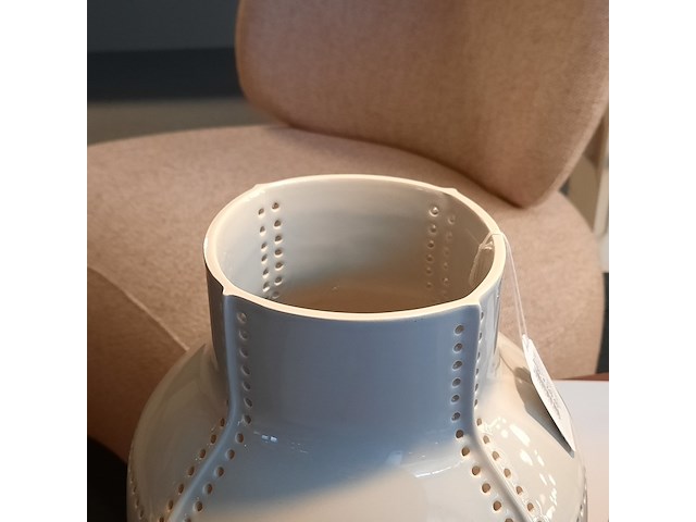 Vaas cor unum, trails perforated, grijs, by arian brekveld - afbeelding 5 van  6