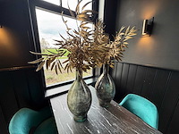 Vaas met kunstbloemen (2x) - afbeelding 1 van  4