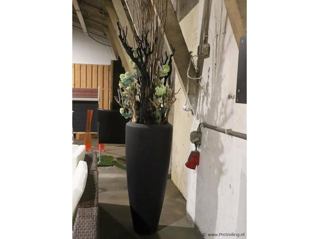 Vaas met kunstbloemen & decoratieve takken - afbeelding 1 van  5