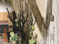 Vaas met kunstbloemen & decoratieve takken - afbeelding 3 van  5